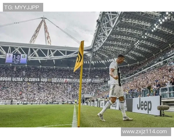 C罗足球明星签名壁纸尽显风采让你随时感受球场魅力 C罗足球明星签名壁纸尽显风采让你随时感受球场魅力