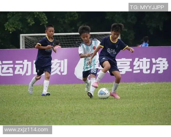 自律成就梦想足球明星女孩的奋斗与成长之路