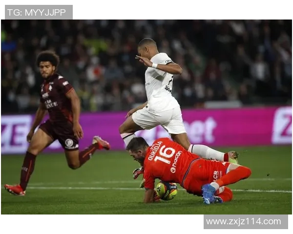 梅斯主场迎战巴黎圣日耳曼力争逆袭展现球队斗志与实力 梅斯主场迎战巴黎圣日耳曼力争逆袭展现球队斗志与实力